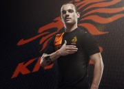 开云体育登录-欧冠淘汰赛之夜，库里完成自我救赎，跨界时空的竞技诗篇