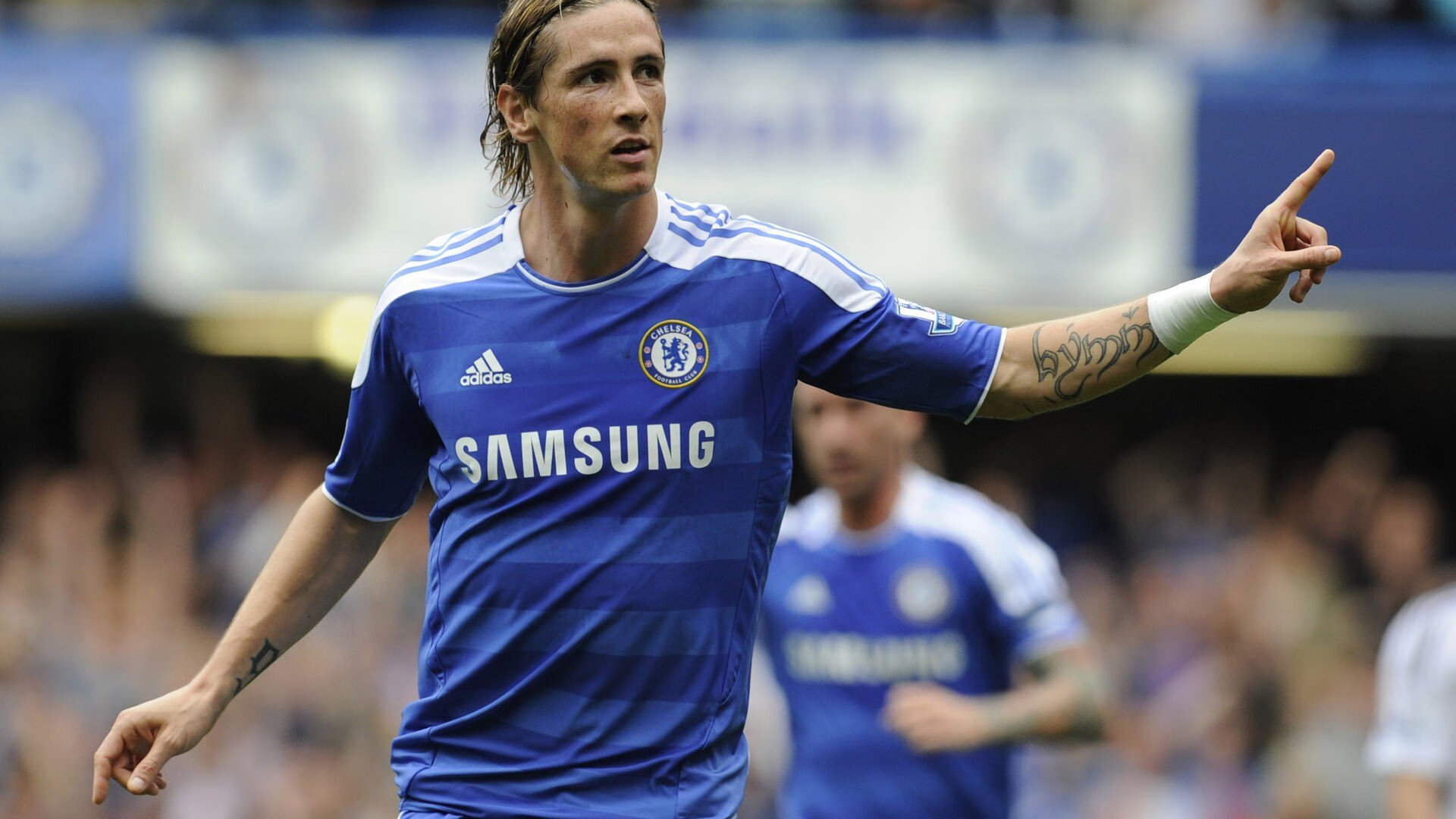 艺术之城与枫叶之国的绿茵对话，梅西连续破门拉开时代差距