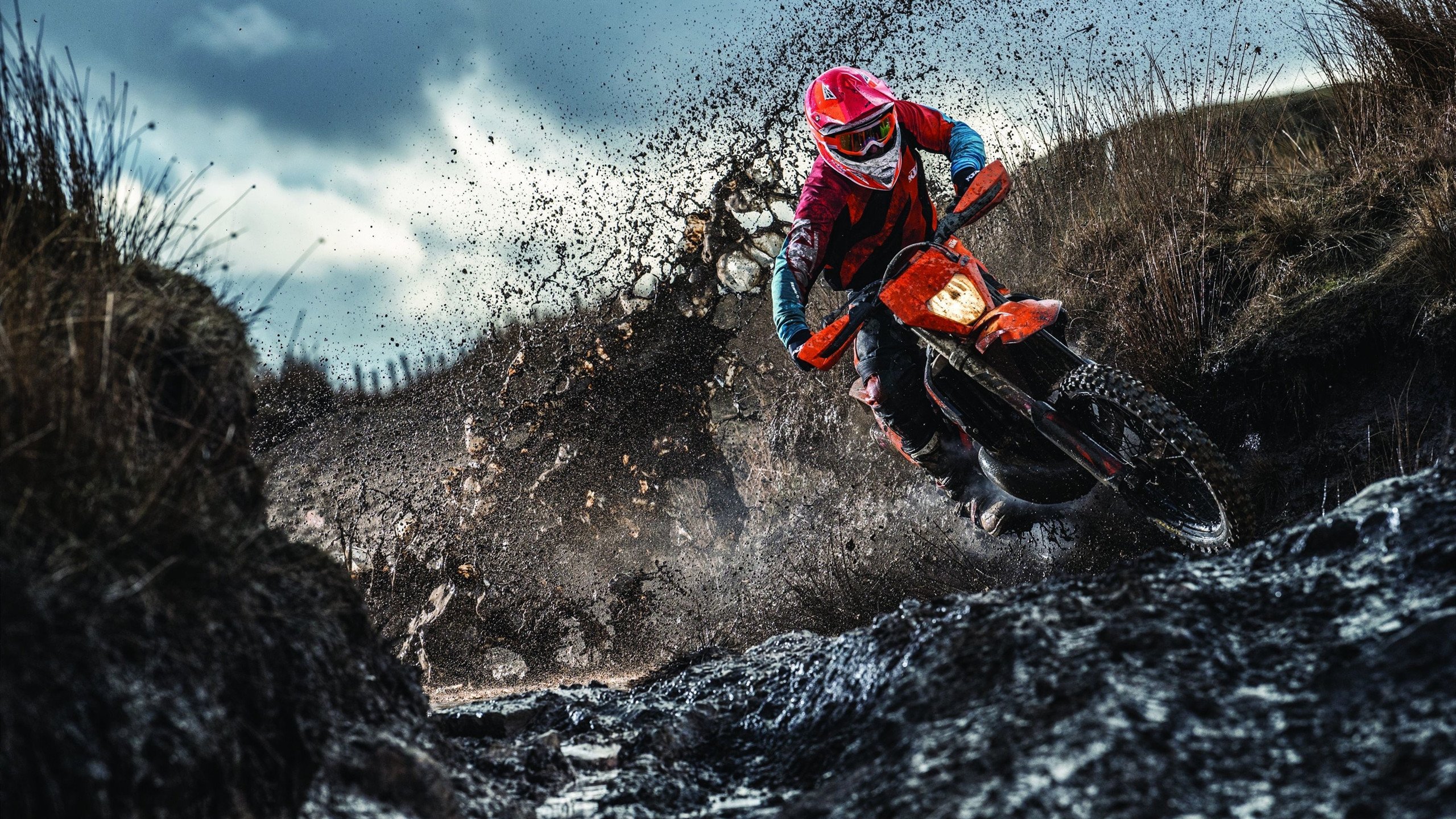 铁血与荣耀，马竞争冠战秘鲁元素闪光，莱万西决生死战定江山